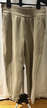 Lululemon Scuba Jogger in Tan Women's size 4